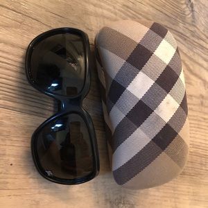 Oversized Burberry 4013 sunglasses (black)
